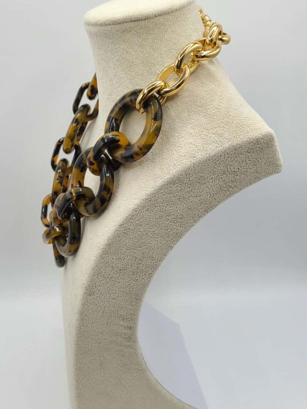 J Crew Oversized Chunky Faux Tortoise Gold Tone Necklace NWOT - Picture 4 of 13